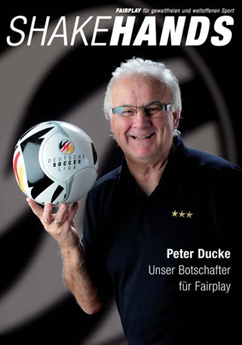 Cover von SHAKEHANDS Magazin 1 mit Peter Ducke, Schlagzeile 'Peter Ducke – Unser Botschafter für Fairplay'.